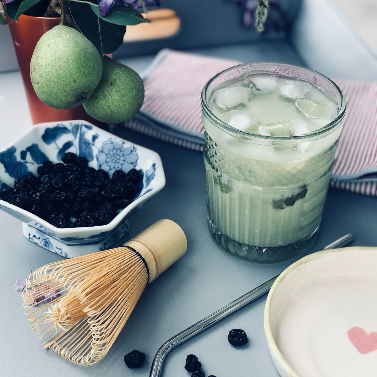 BUZLU MATCHA LATTE
